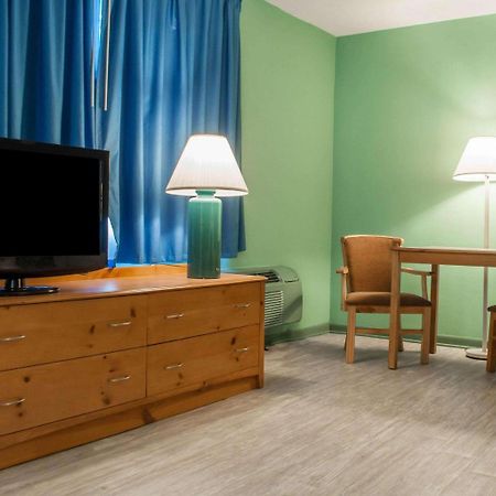 Econo Lodge Buffalo South Blasdell Екстериор снимка