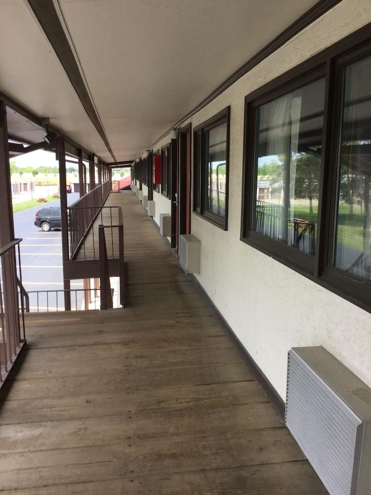 Econo Lodge Buffalo South Blasdell Екстериор снимка
