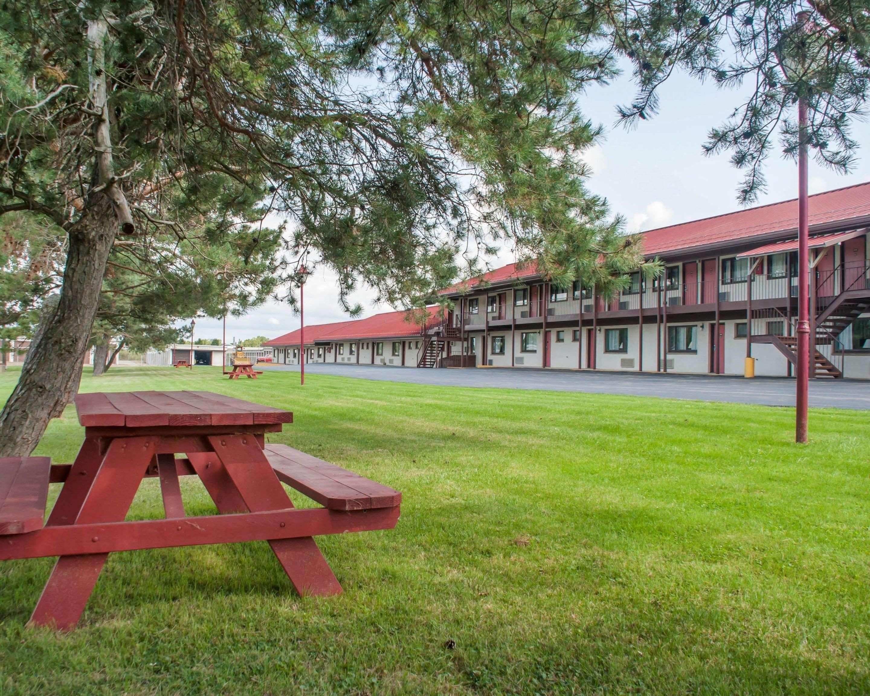 Econo Lodge Buffalo South Blasdell Екстериор снимка