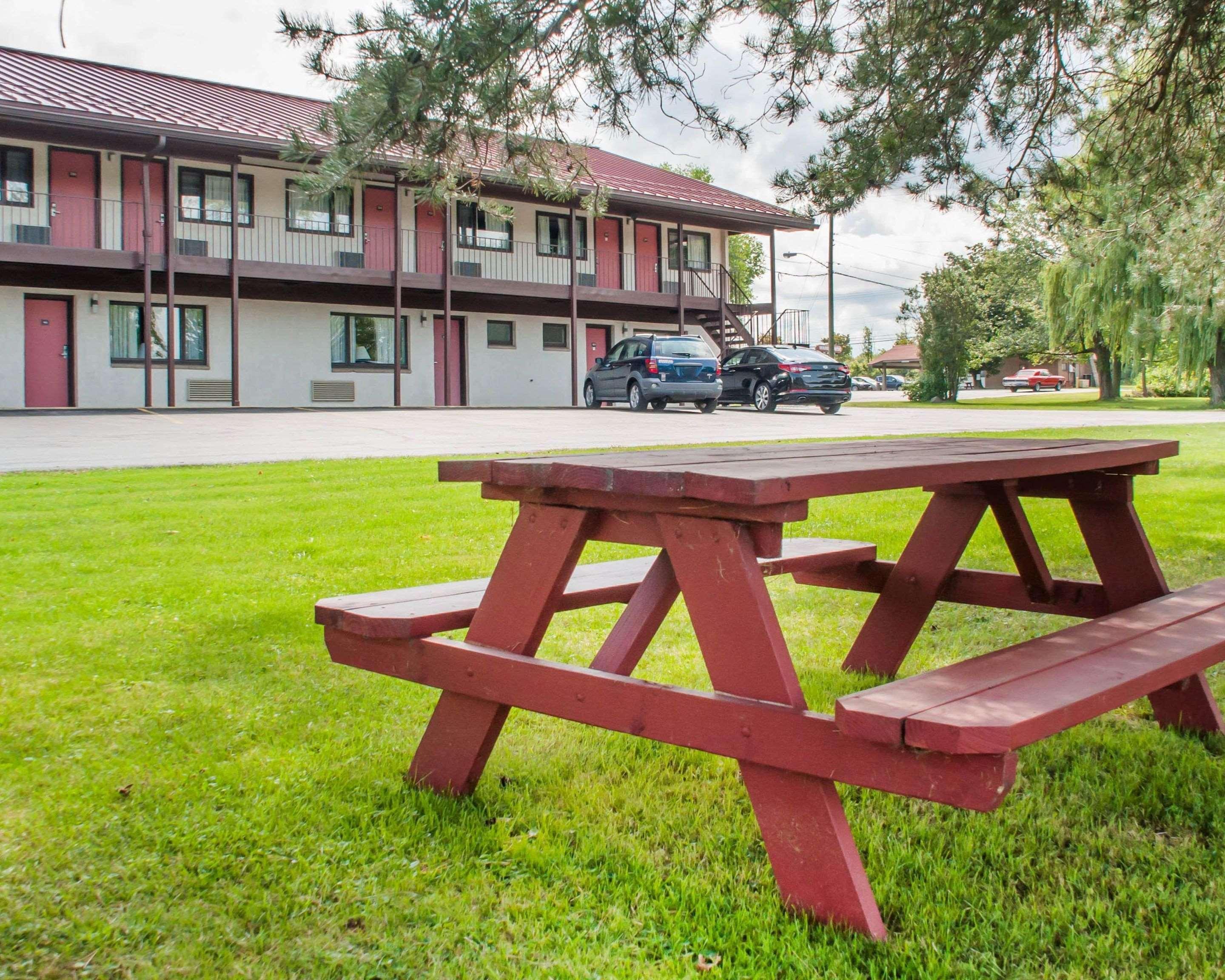 Econo Lodge Buffalo South Blasdell Екстериор снимка