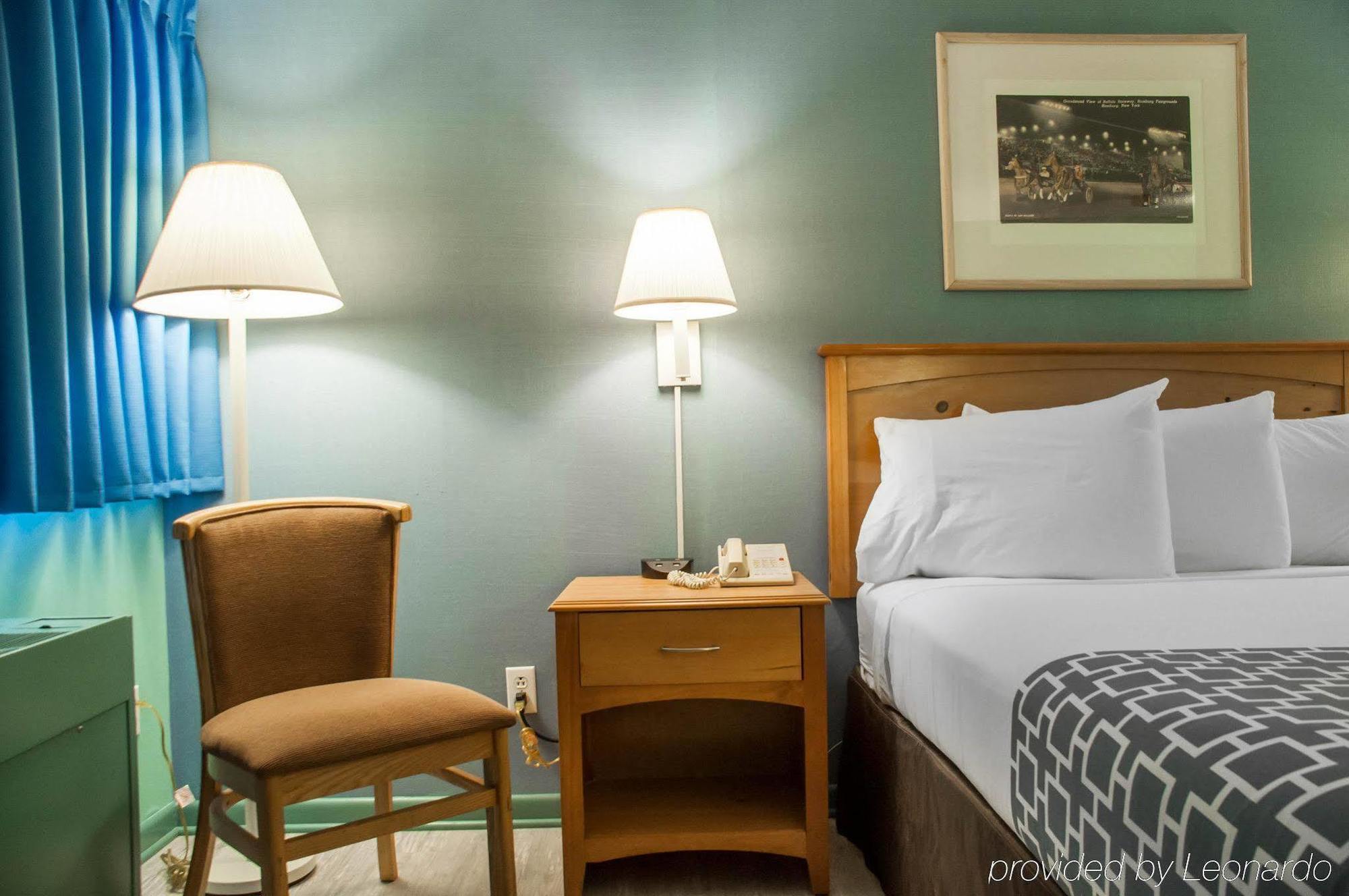 Econo Lodge Buffalo South Blasdell Екстериор снимка