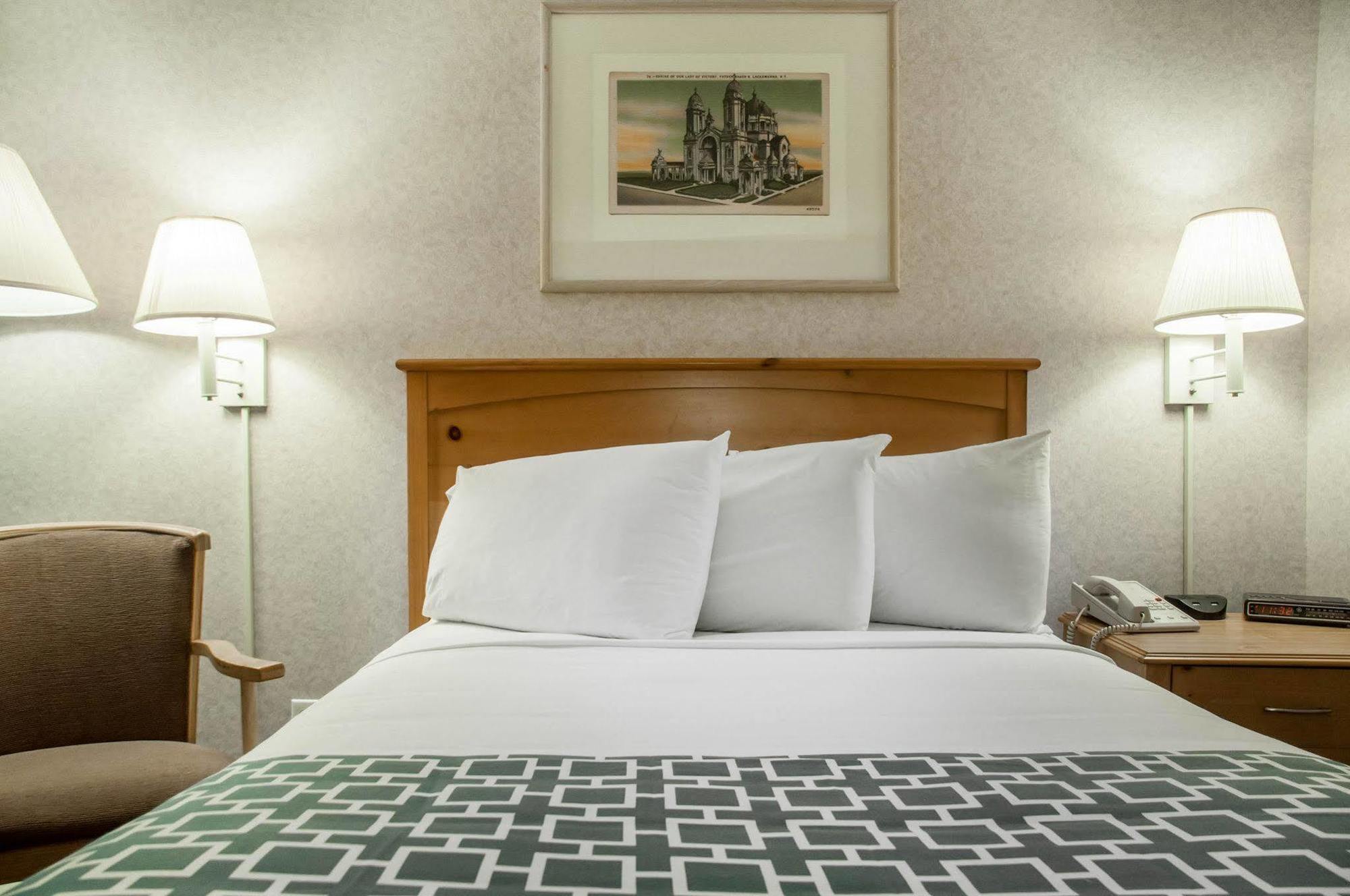Econo Lodge Buffalo South Blasdell Екстериор снимка