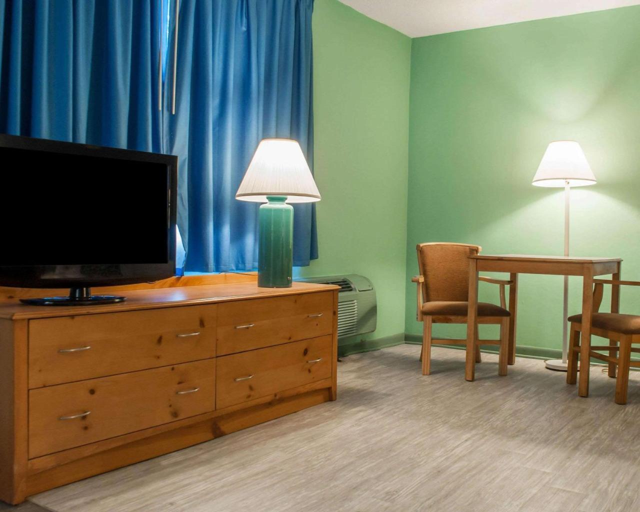 Econo Lodge Buffalo South Blasdell Екстериор снимка