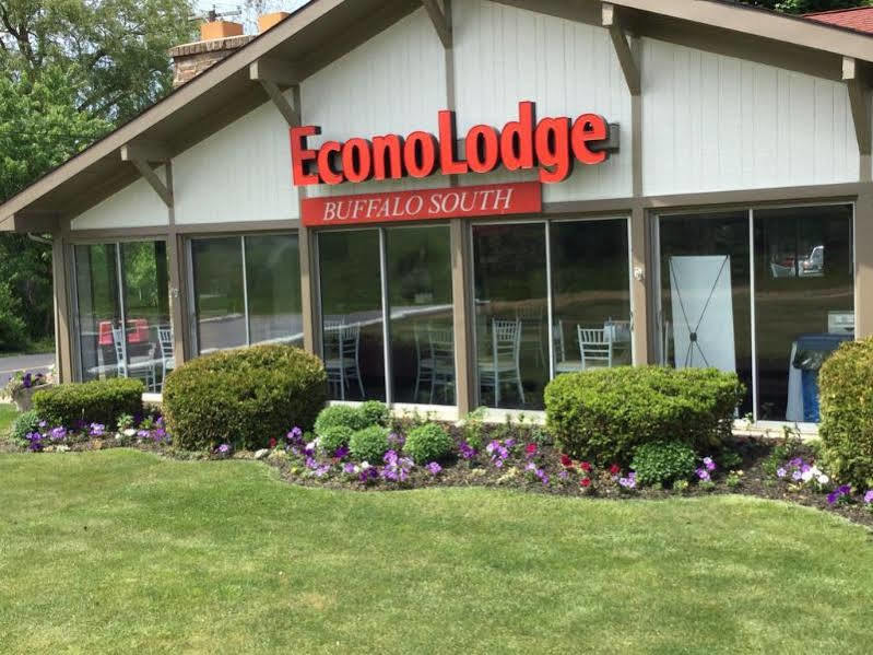 Econo Lodge Buffalo South Blasdell Екстериор снимка
