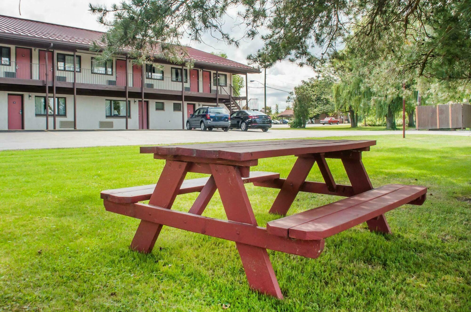 Econo Lodge Buffalo South Blasdell Екстериор снимка