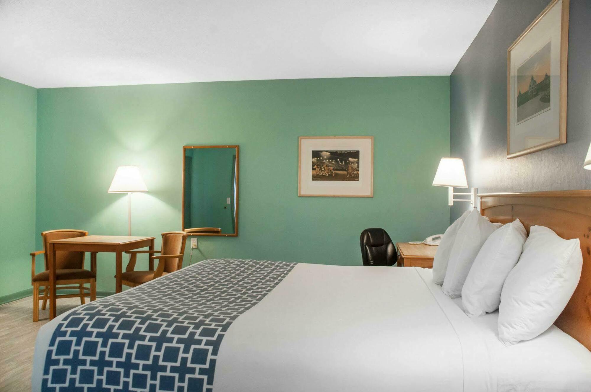 Econo Lodge Buffalo South Blasdell Екстериор снимка
