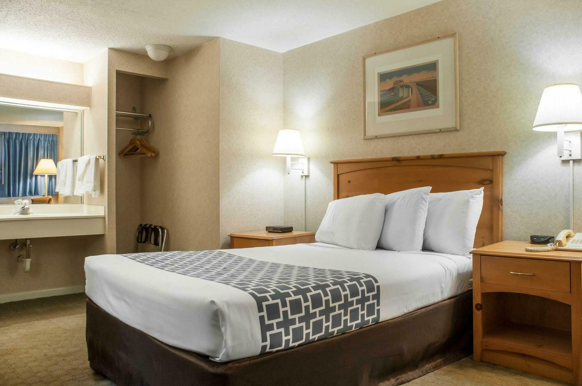 Econo Lodge Buffalo South Blasdell Екстериор снимка